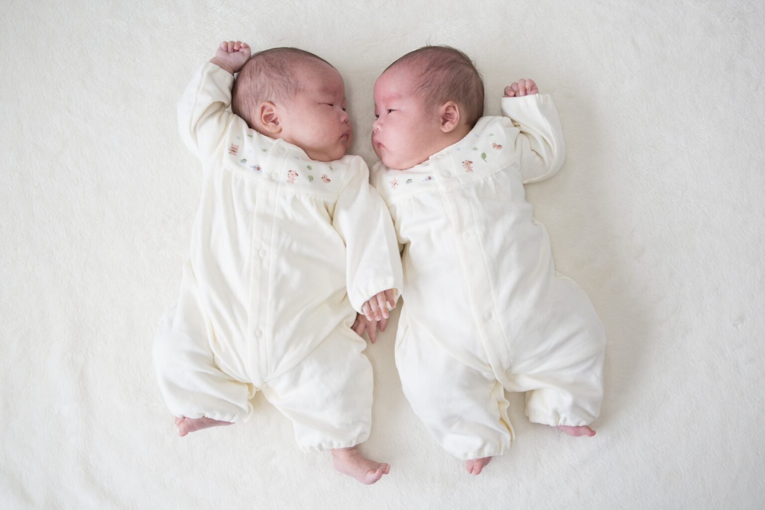 双子の私が、双子の親に伝えたいこと。比べられることで対人恐怖症に繋がるリスク | なつ子の体験ブログ